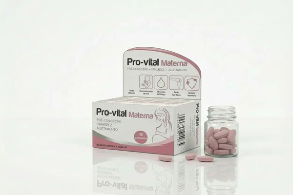 Comprimidos pré-natais Pro-vital Materna em frasco de vidro ao lado da embalagem original, suplementação diária para mulheres grávidas.