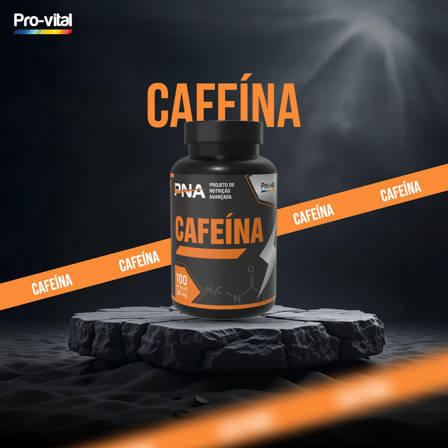 Frasco de Cafeína PNA posicionado sobre uma rocha num cenário de estúdio escuro e atmosférico com faixas promocionais cor de laranja.