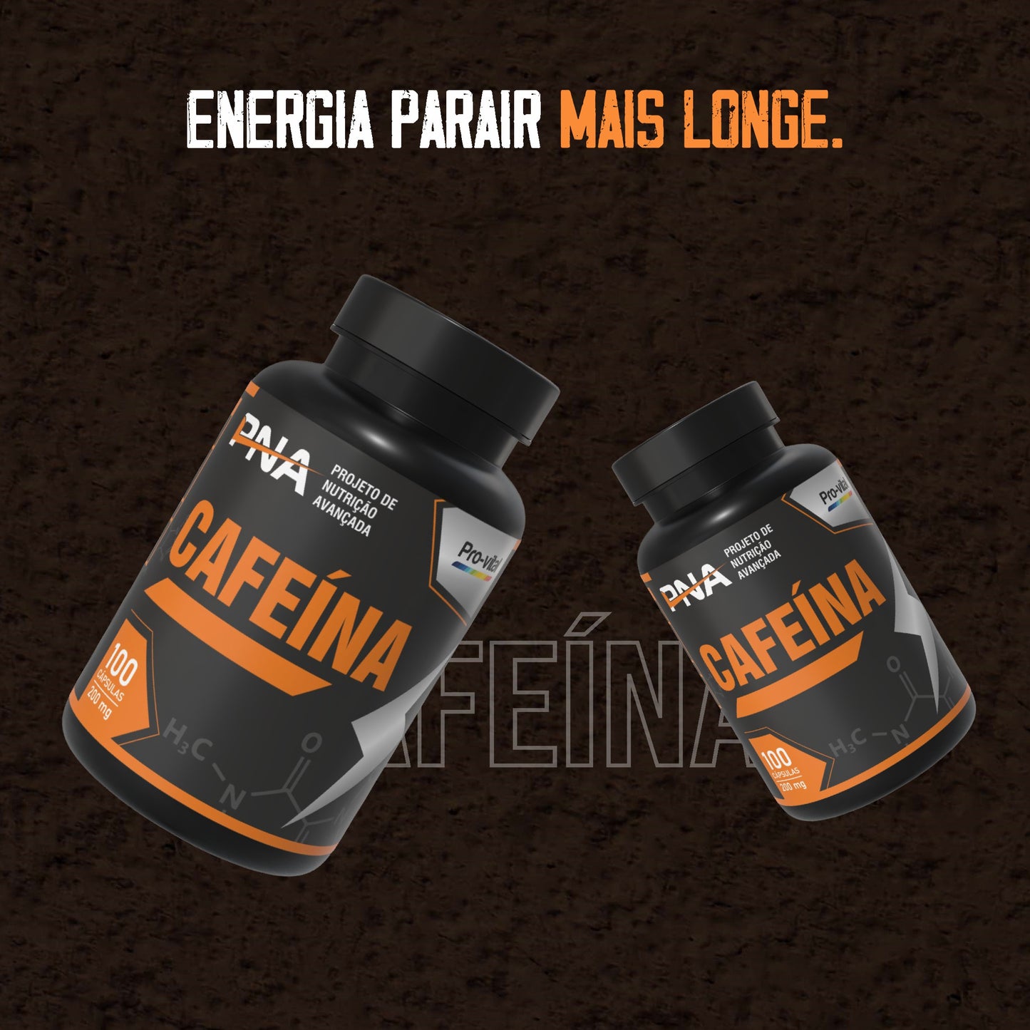 Dois frascos do suplemento de Cafeína PNA dispostos de forma inclinada sobre um fundo escuro com a frase energia para ir mais longe.